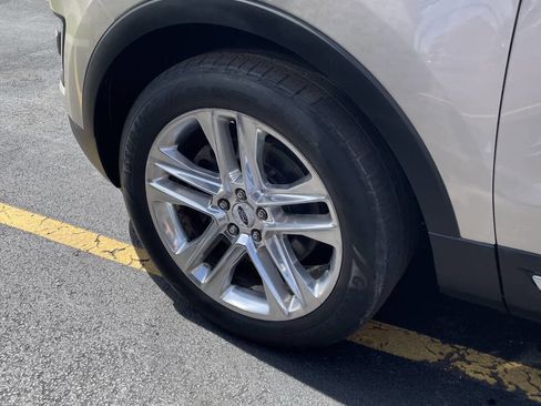 Used 2017 Ford Explorer XLT w/ Equipment Group 202A image 6