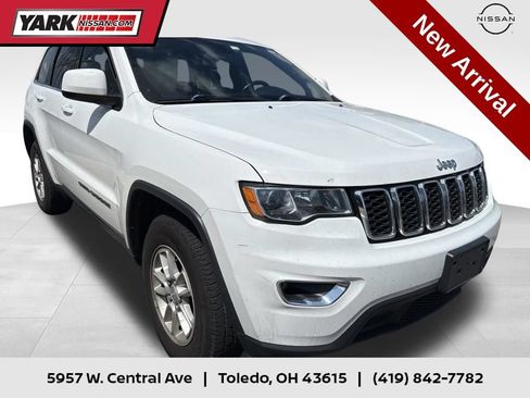 Used 2019 Jeep Grand Cherokee Laredo w/ Security & Convenience Group AWD/4WD image 1