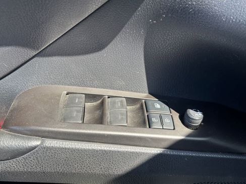 Used 2021 Toyota Camry SE w/ Carpet Mat Package (TMS) image 14