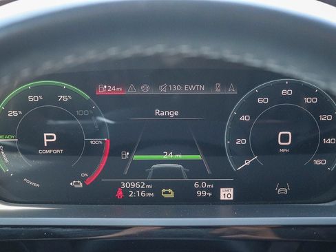 Certified 2024 Audi Q8 e-tron Premium Plus w/ Premium Plus Package AWD/4WD image 27