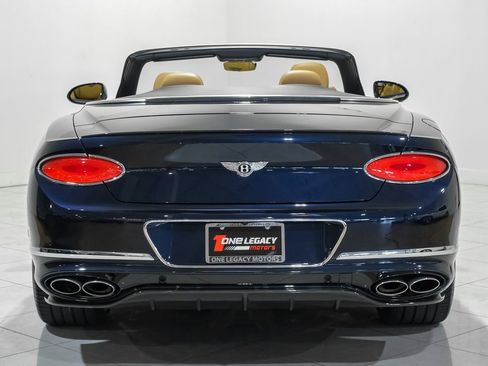 Used 2021 Bentley Continental GT image 9