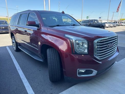 Used 2017 GMC Yukon XL SLT w/ Premium Edition image 3