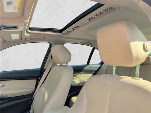Used 2017 BMW 320i Sedan RWD image 12