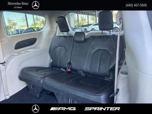 Used 2024 Chrysler Pacifica Touring-L FWD image 18