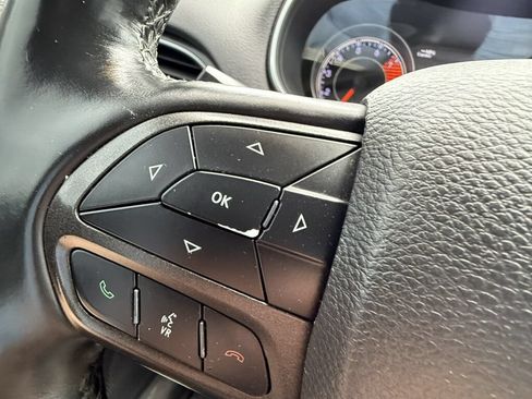 Used 2019 Jeep Cherokee Trailhawk w/ Comfort/Convenience Group AWD/4WD image 30