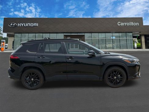 Used 2024 Toyota Corolla Cross AWD Hybrid w/ Moonroof Package image 4