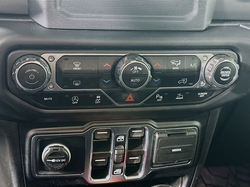 Used 2021 Jeep Wrangler Sport S image 23