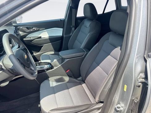 Used 2025 Chevrolet Trax LT FWD image 11