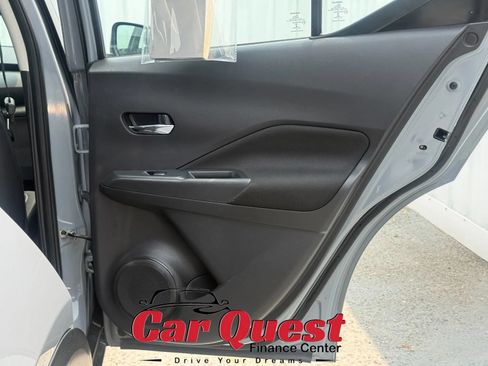 Used 2021 Nissan Kicks SV FWD image 16