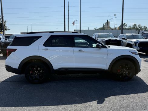 Used 2022 Ford Explorer ST w/ Equipment Group 401A AWD/4WD image 12