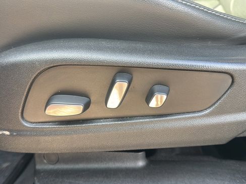 Used 2023 Cadillac XT6 Premium Luxury image 13