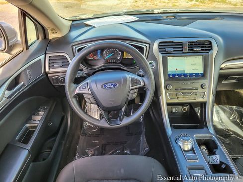 Used 2020 Ford Fusion SE image 14