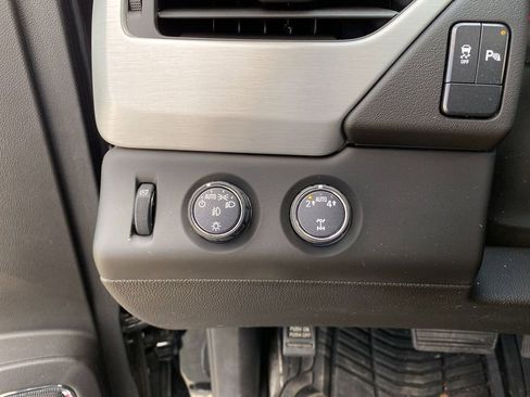 Used 2018 GMC Yukon SLE image 14