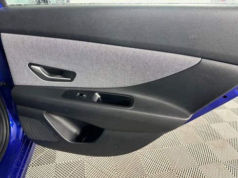 Used 2025 Hyundai Elantra Limited image 27