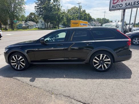 Used 2021 Volvo V90 T6 Cross Country AWD/4WD image 2