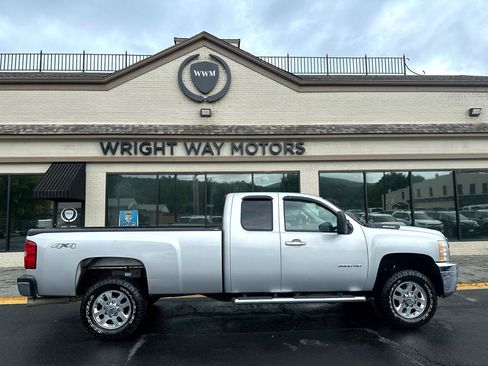 Used 2011 Chevrolet Silverado 3500 LTZ image 2