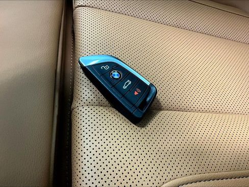 New 2025 BMW 330i Sedan w/ Convenience Package image 31