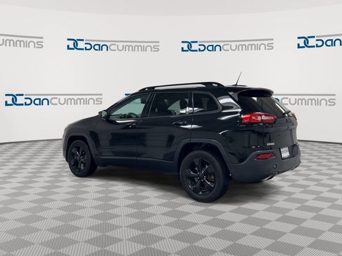 Used 2018 Jeep Cherokee Latitude w/ Altitude Package AWD/4WD image 6
