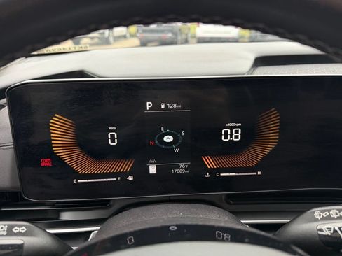 Certified 2025 Kia Carnival FWD image 16