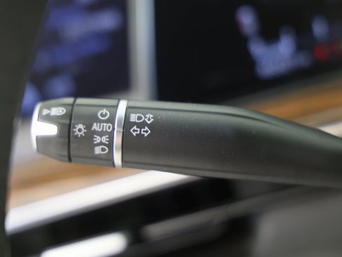 Used 2023 Cadillac Escalade Luxury image 24