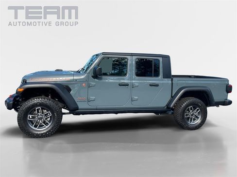 Used 2024 Jeep Gladiator Mojave w/ Convenience Group image 4