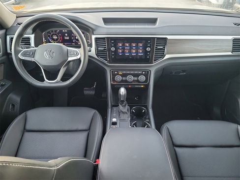 Certified 2023 Volkswagen Atlas SE w/ Black Wheel Package image 9
