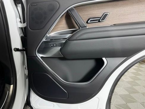New 2025 Land Rover Range Rover SE AWD/4WD image 27