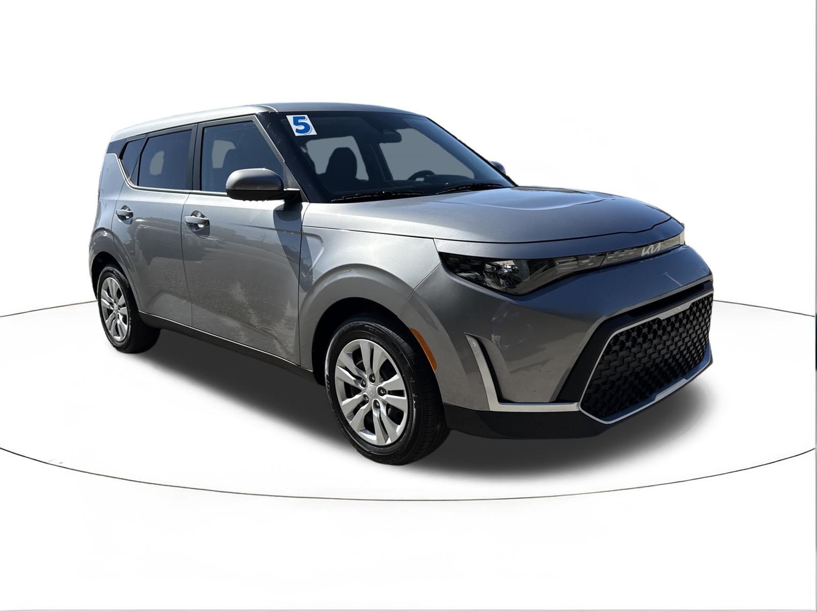 Used 2025 Kia Soul LX FWD image 1