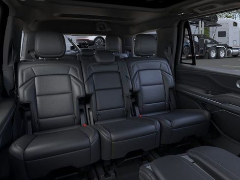 New 2026 Lincoln Navigator Reserve image 11