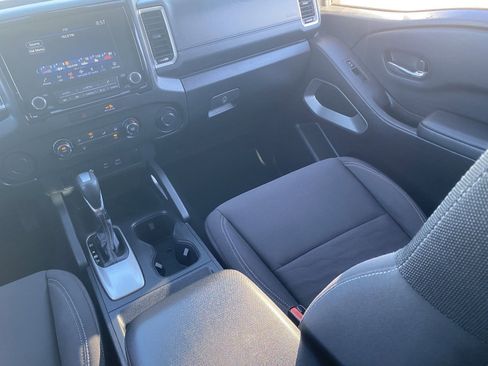 Used 2022 Nissan Frontier SV w/ Technology Package image 12
