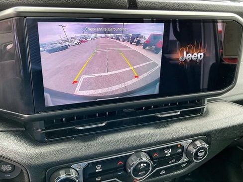 Used 2024 Jeep Wrangler Unlimited w/ Technology Group AWD/4WD image 21