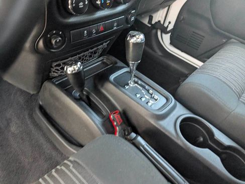 Used 2012 Jeep Wrangler Unlimited Sahara w/ Connectivity Group AWD/4WD image 19