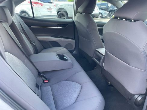 Used 2022 Toyota Camry LE FWD image 9