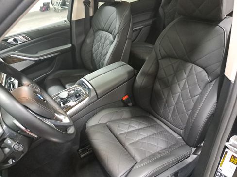Used 2025 BMW X7 xDrive40i w/ Premium Package AWD/4WD image 17