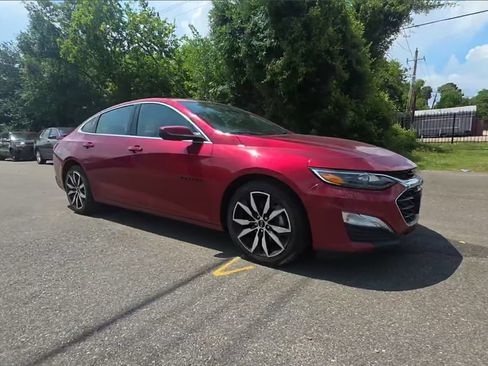Used 2021 Chevrolet Malibu RS FWD image 1