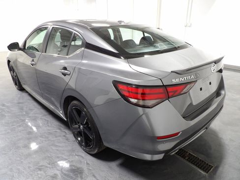 Used 2022 Nissan Sentra SR w/ Electronics Package FWD image 5