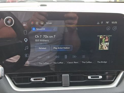 Used 2026 Chevrolet Equinox LT w/ Safety and Technology Package AWD/4WD image 8