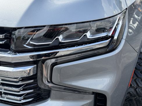 Used 2023 Chevrolet Tahoe Premier AWD/4WD image 6