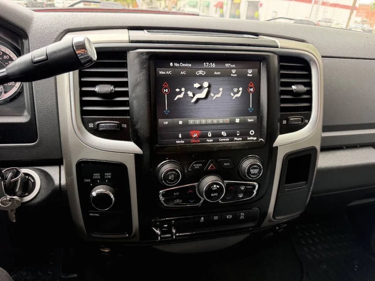Used 2018 RAM 2500 SLT AWD/4WD image 34