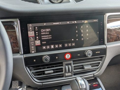 Certified 2026 Porsche Macan image 18