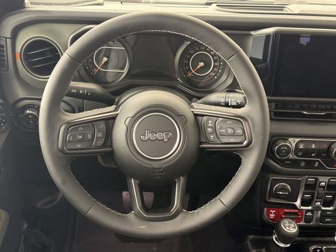 Used 2025 Jeep Gladiator Mojave AWD/4WD image 11