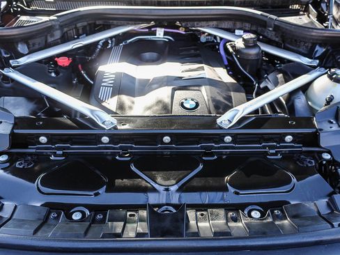 Used 2025 BMW X7 xDrive40i w/ Premium Package image 27