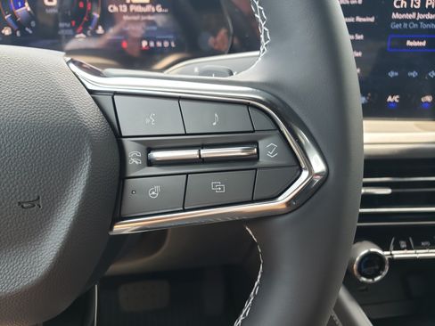 New 2026 Chevrolet Traverse LT w/ Sun and Wheel Package FWD image 19