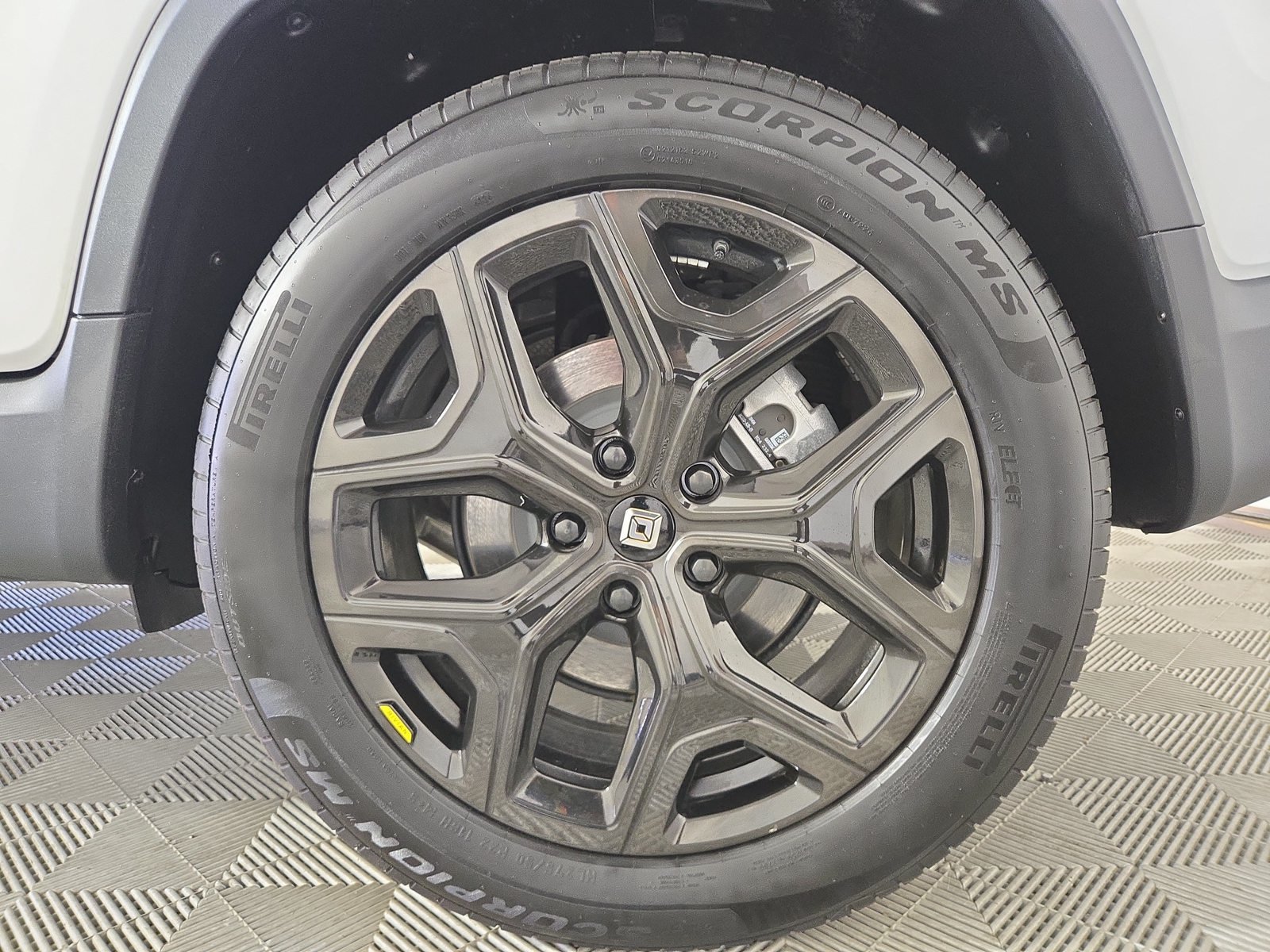 Used 2025 Rivian R1T Adventure Dual AWD/4WD image 10