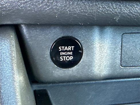 Used 2024 Nissan Rogue S image 25