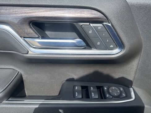 Used 2022 Chevrolet Silverado 1500 LTZ AWD/4WD image 12