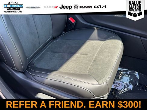 Used 2025 Jeep Grand Cherokee Altitude image 33