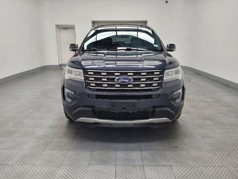 Used 2017 Ford Explorer XLT w/ Equipment Group 202A FWD image 15