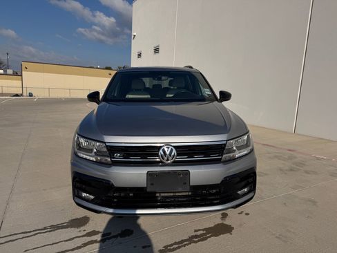 Used 2021 Volkswagen Tiguan SE R-Line image 2