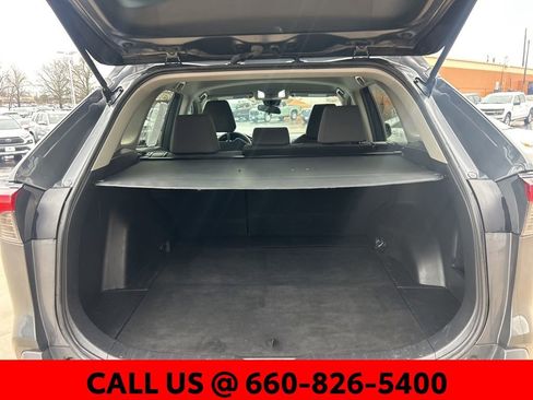 Used 2021 Toyota RAV4 XLE image 11